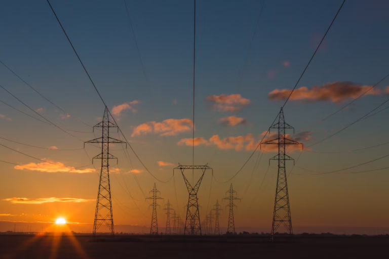 Smart Charging and Microgrids — Cost Savings and Capacity Protection for Buildings